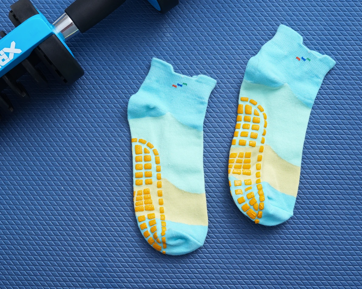 Sock Exchange Non‑Slip Ankle Yoga-Pilates Socks-Gel Grip - Image 4